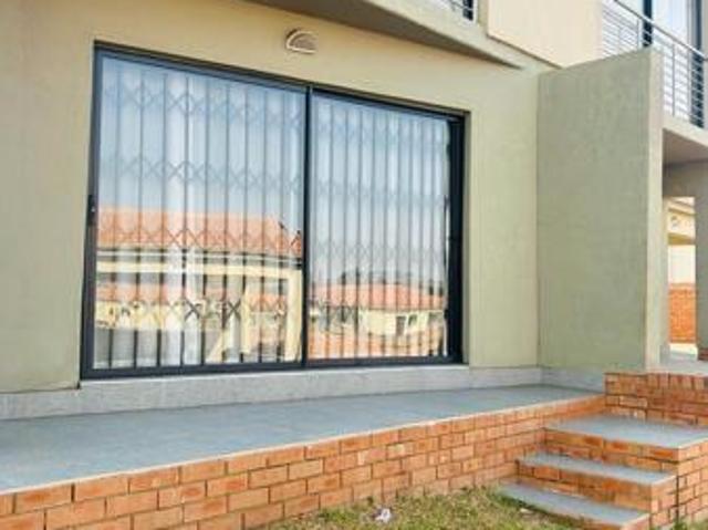 3 Bedroom Townhouse in Jackaroo Park
