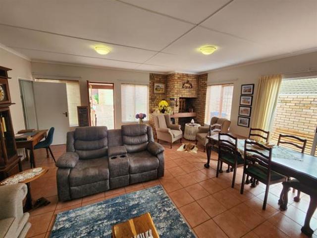 3 Bedroom Townhouse in Jeffreys Bay