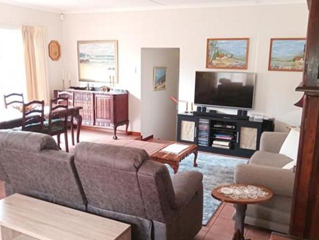 3 Bedroom Townhouse in Jeffreys Bay Central
