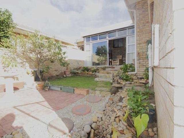 3 Bedroom Townhouse in Jeffreys Bay Central