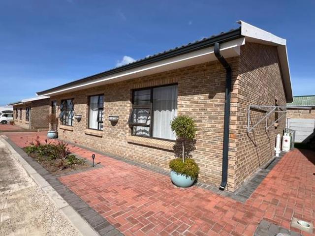 3 Bedroom Townhouse in Jeffreys Bay Central