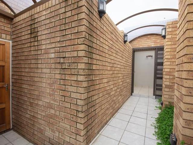 3 Bedroom Townhouse in Jordaan park