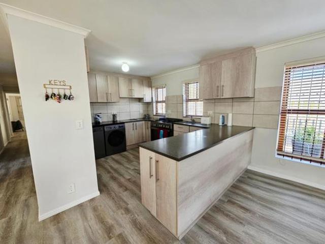 3 Bedroom Townhouse in Kleinmond