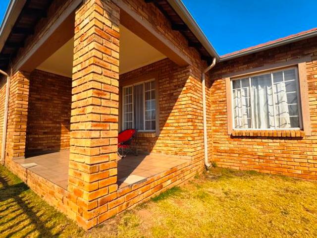 3 Bedroom Townhouse in Kosmosdal