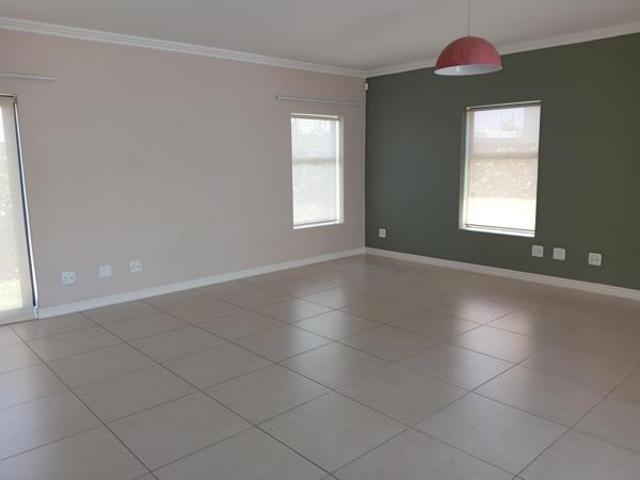 3 Bedroom Townhouse in Kraaibosch Park