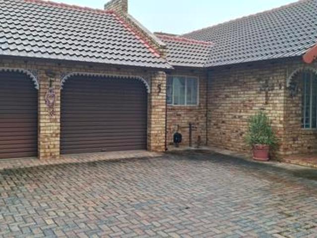3 Bedroom Townhouse in Krugersdorp North