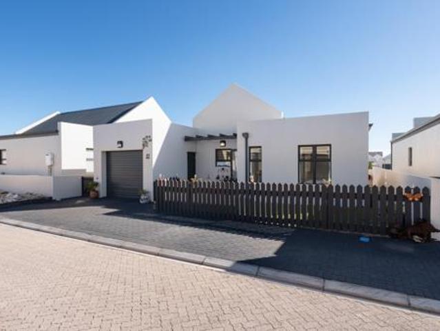 3 Bedroom Townhouse in Laguna