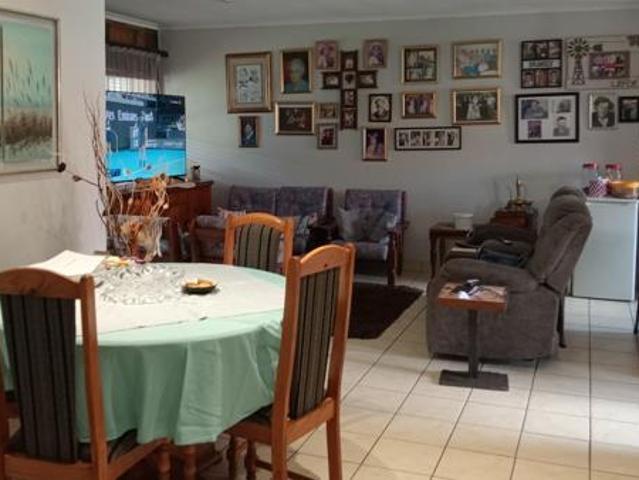 3 Bedroom Townhouse in Langenhoven Park