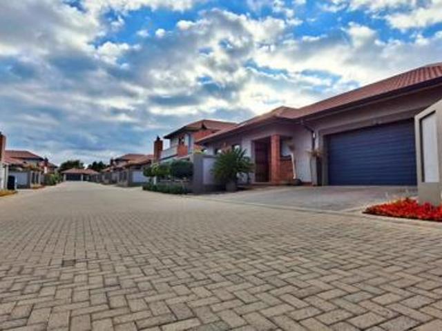 3 Bedroom Townhouse in Langenhoven Park
