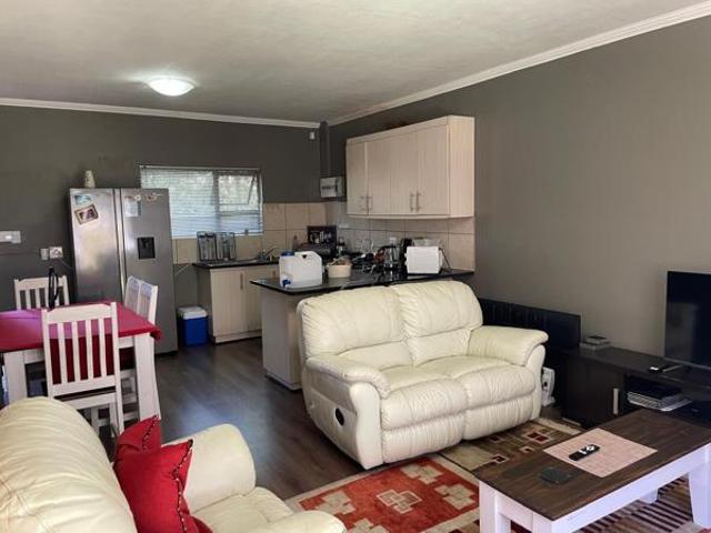 3 Bedroom Townhouse in Langenhoven Park
