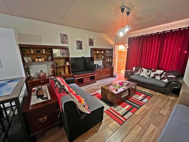 3 Bedroom Townhouse in Langenhoven Park