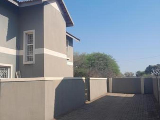 3 Bedroom Townhouse in Lephalale Ellisras