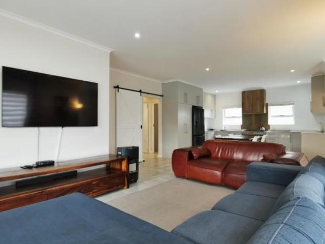3 Bedroom Townhouse in Lorraine