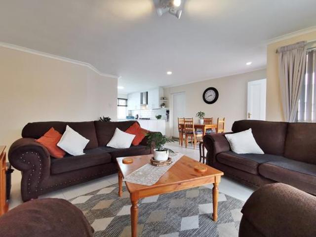 3 Bedroom Townhouse in Lorraine
