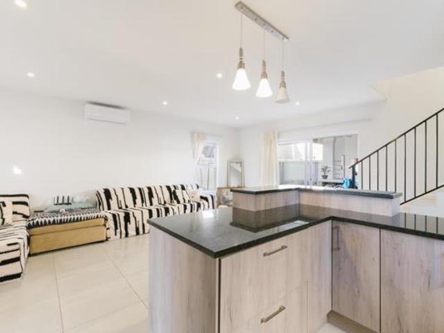 3 Bedroom Townhouse in Paarl Central