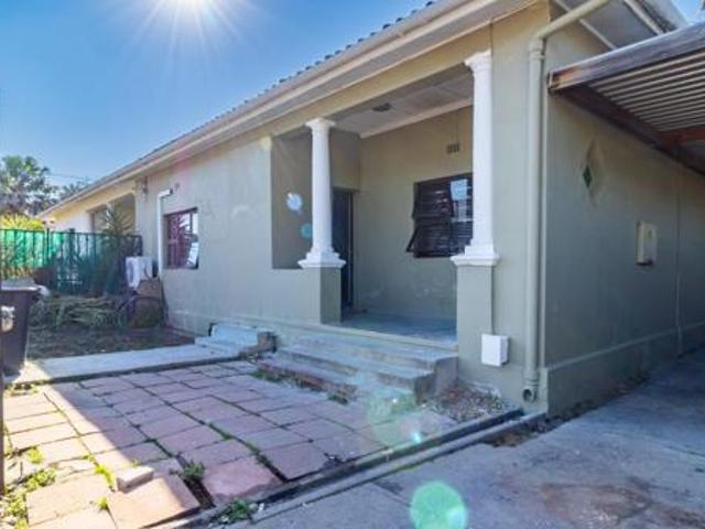 3 Bedroom Townhouse in Paarl Central East