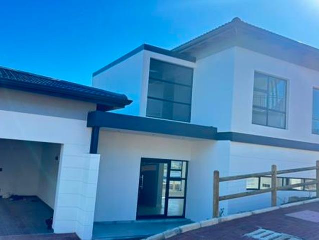 3 Bedroom Townhouse in Palm Lakes Estate