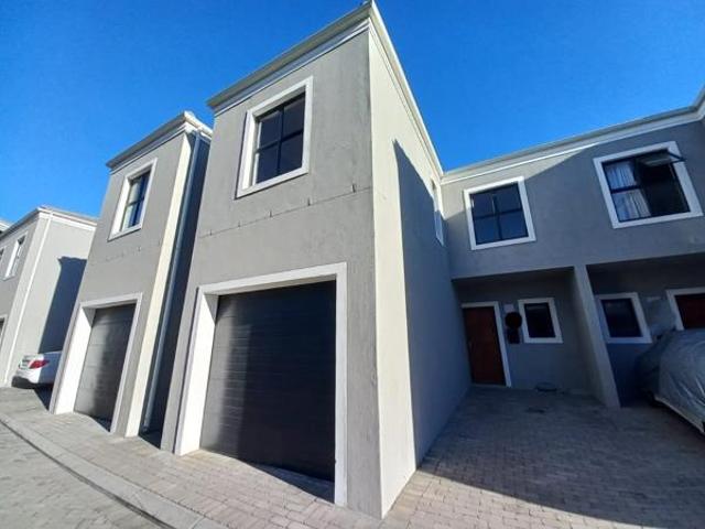 3 Bedroom Townhouse in Parklands