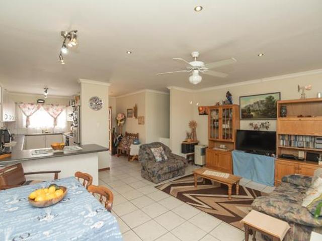 3 Bedroom Townhouse in Parsons Vlei