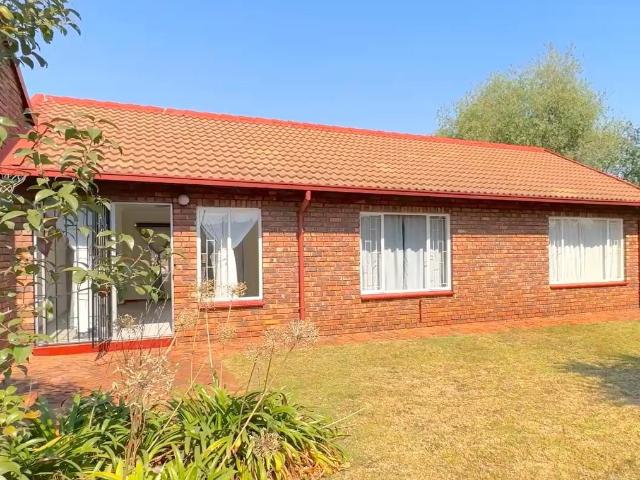 3 Bedroom Townhouse in Pierre Van Ryneveld