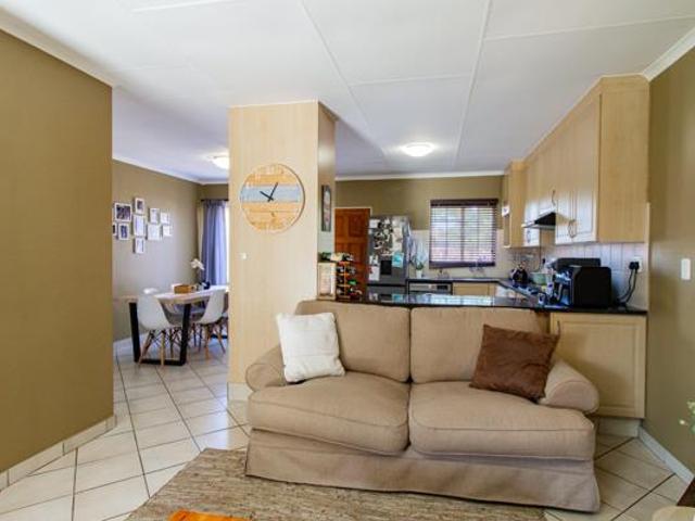 3 Bedroom Townhouse in Pierre van Ryneveld
