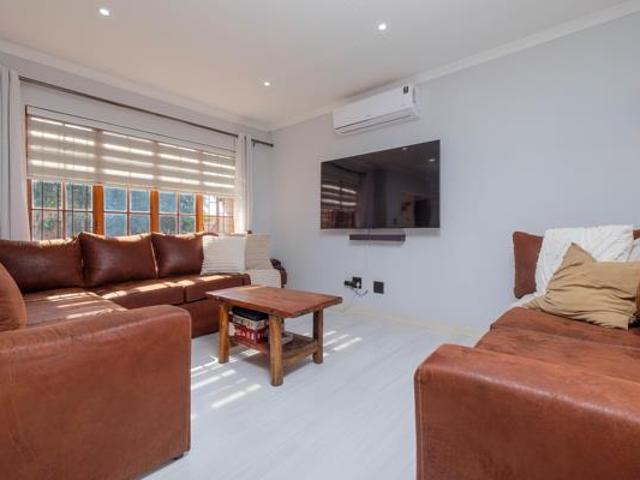 3 Bedroom Townhouse in Pinehaven