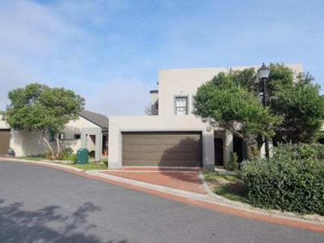 3 Bedroom Townhouse in Plattekloof