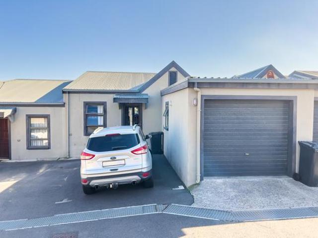 3 Bedroom Townhouse in Protea Village