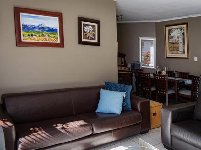 3 Bedroom Townhouse in Quaggafontein SH