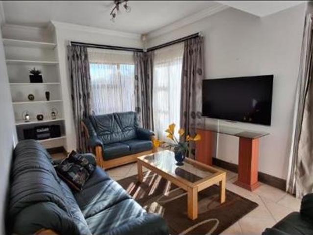 3 Bedroom Townhouse in Raslouw AH