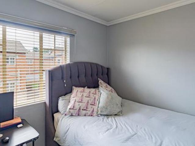 3 Bedroom Townhouse in Raslouw AH