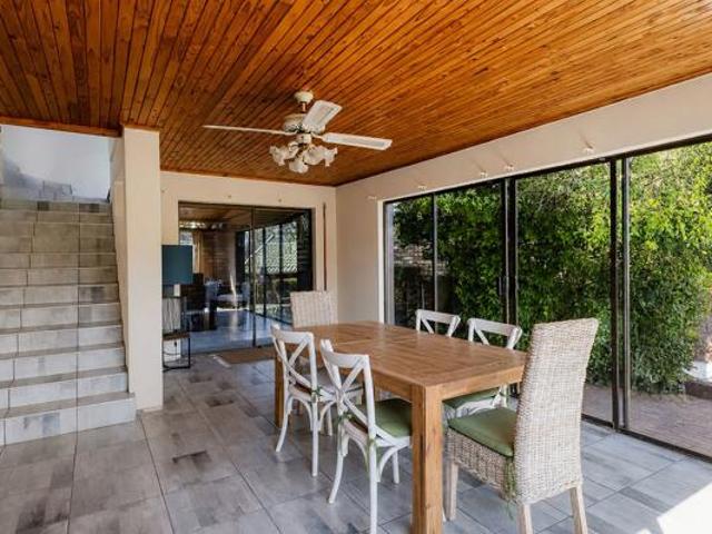 3 Bedroom Townhouse in Roodekrans