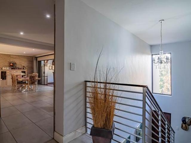 3 Bedroom Townhouse in Roodekrans