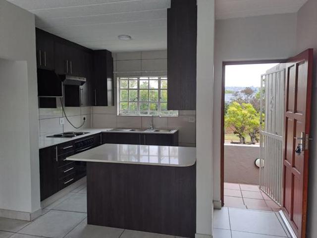 3 Bedroom Townhouse in Roodekrans