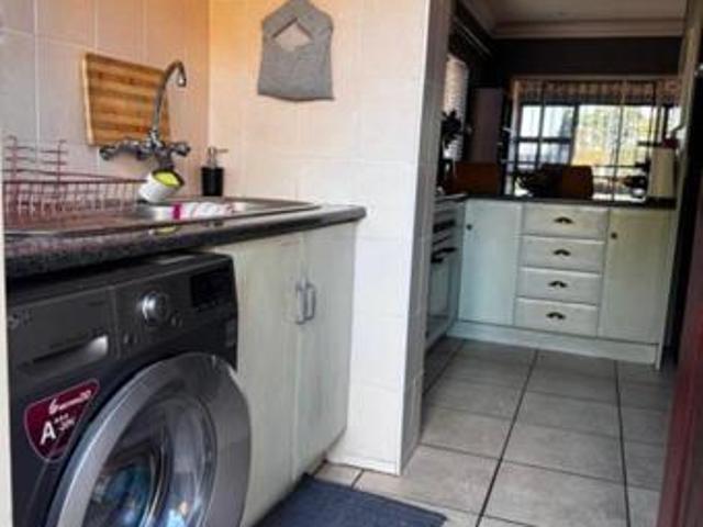 3 Bedroom Townhouse in Rooihuiskraal