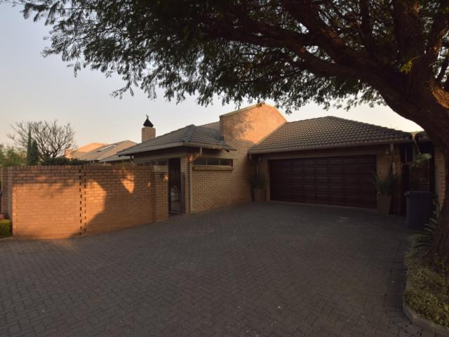 3 Bedroom Townhouse in Rooihuiskraal North