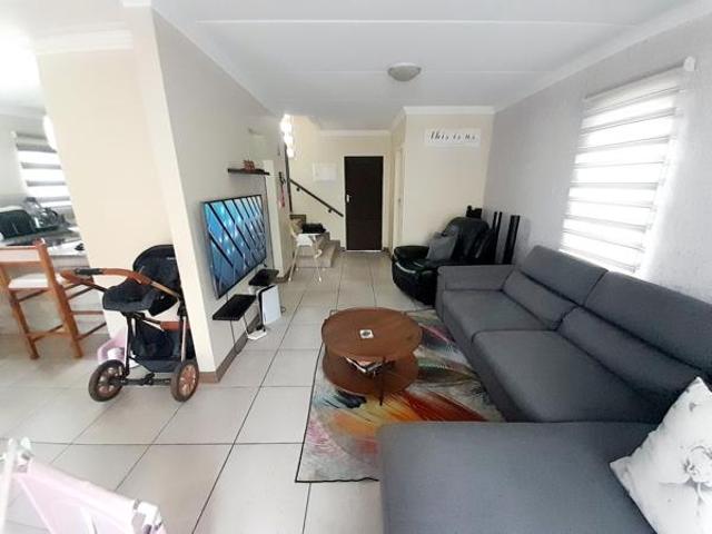 3 Bedroom Townhouse in Rooihuiskraal North