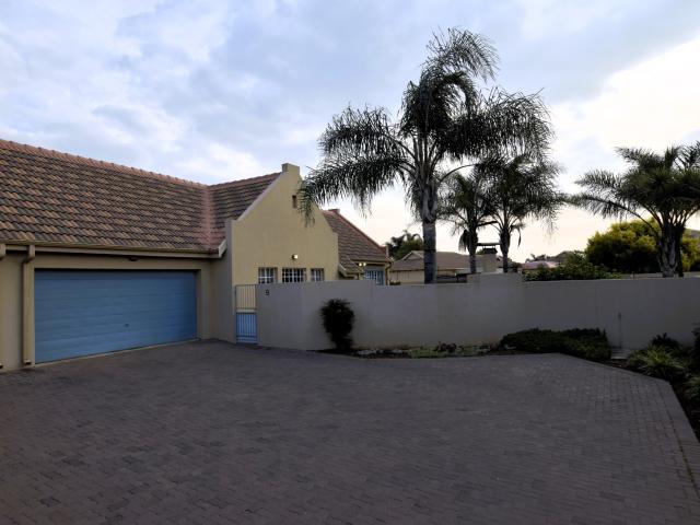 3 Bedroom Townhouse in Rooihuiskraal North