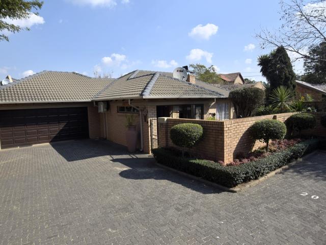3 Bedroom Townhouse in Rooihuiskraal North