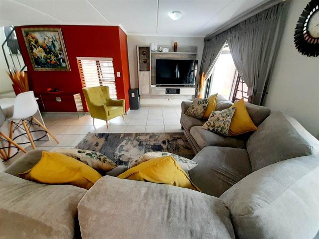 3 Bedroom Townhouse in Rooihuiskraal North