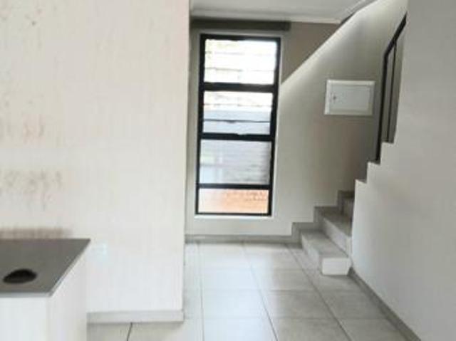 3 Bedroom Townhouse in Rooihuiskraal North