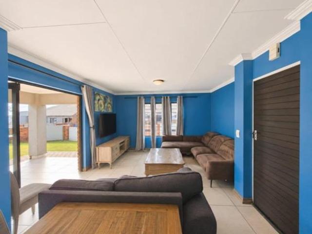 3 Bedroom Townhouse in Rooihuiskraal North