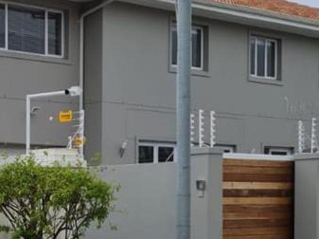 3 Bedroom Townhouse in Rondebosch