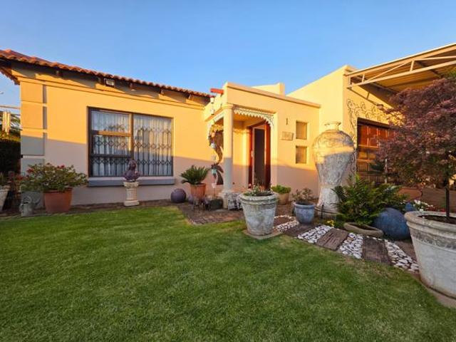 3 Bedroom Townhouse in Rothdene