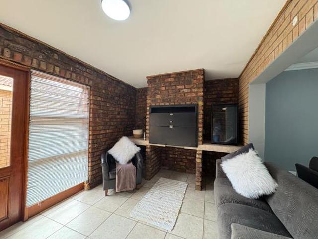 3 Bedroom Townhouse in Royldene