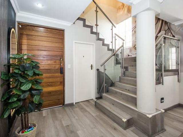 3 Bedroom Townhouse in Sterrewag