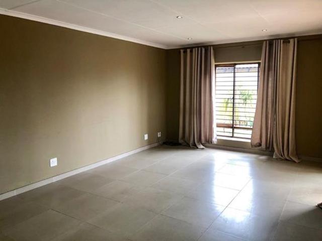 3 Bedroom Townhouse in Stone Ridge Estate