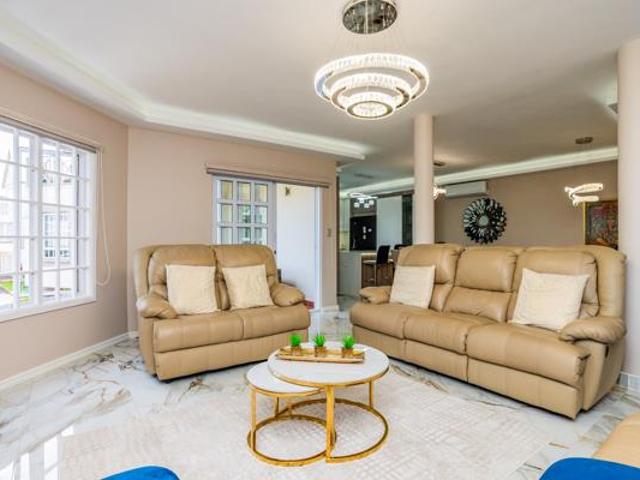 3 Bedroom Townhouse in Sunningdale