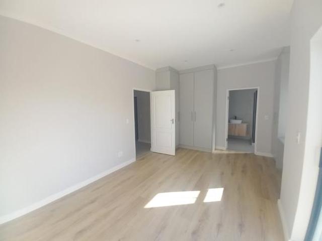 3 Bedroom Townhouse in Sandown