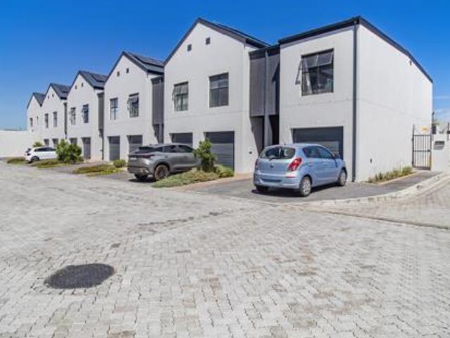 3 Bedroom Townhouse in Sandown